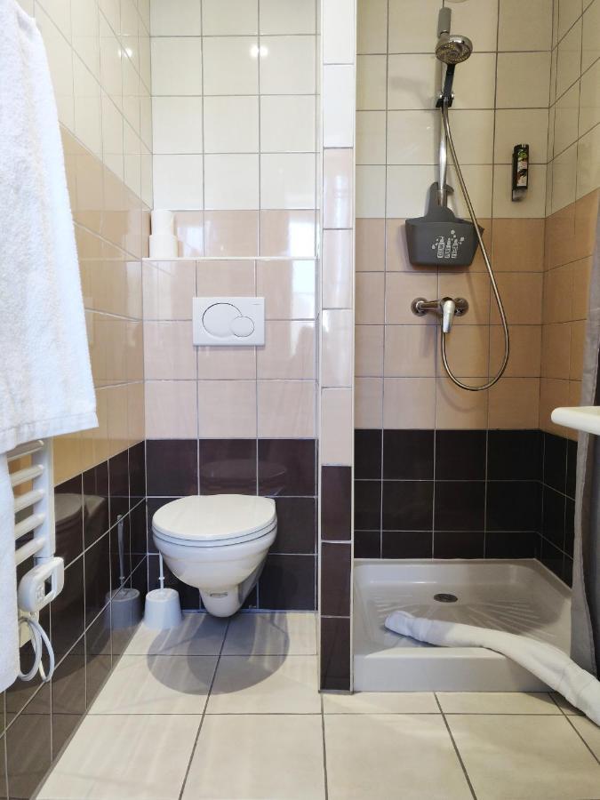 Logis Hotel Le Richelieu - Royan Atlantique Saujon Bagian luar foto