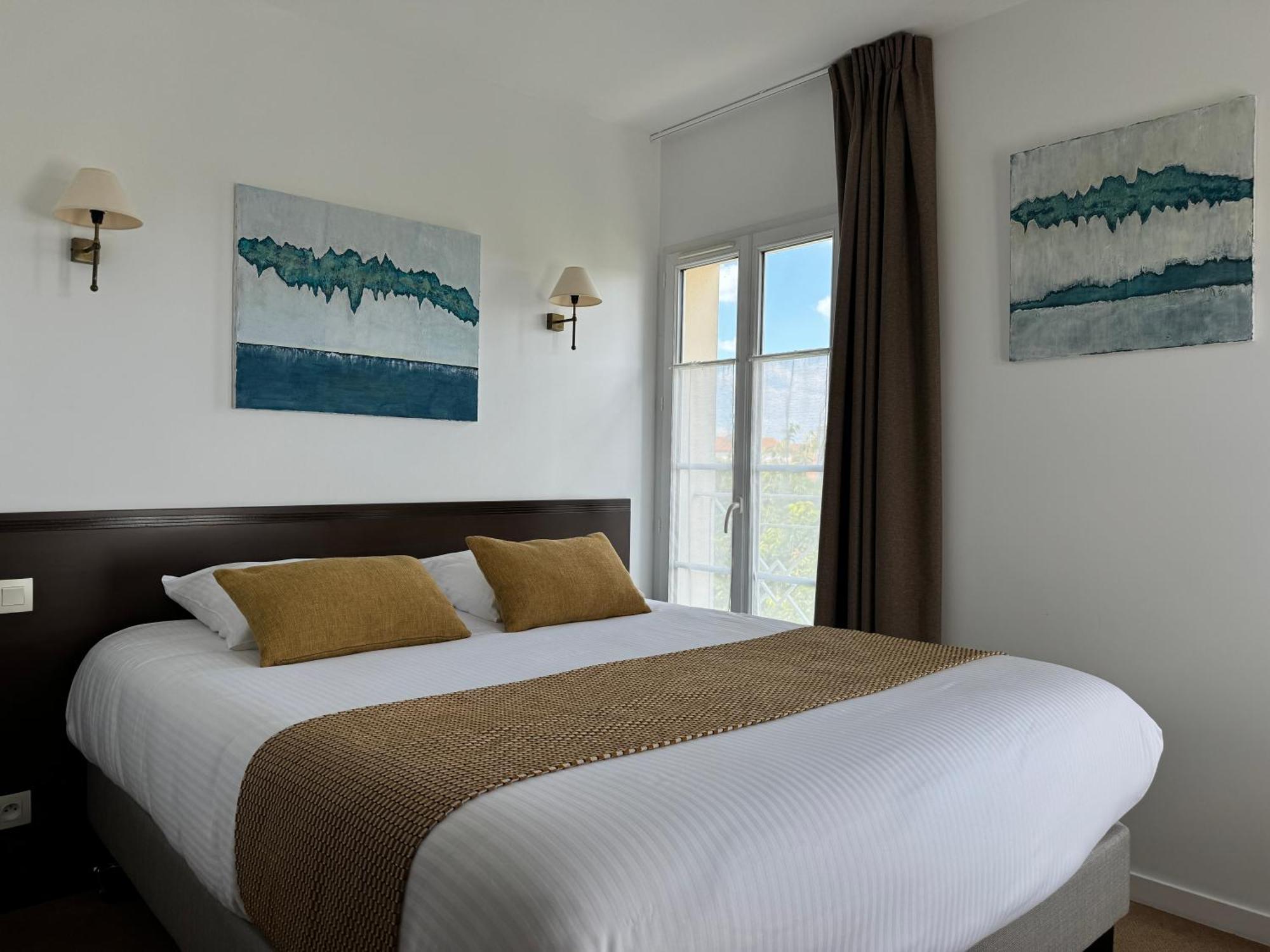 Logis Hotel Le Richelieu - Royan Atlantique Saujon Bagian luar foto