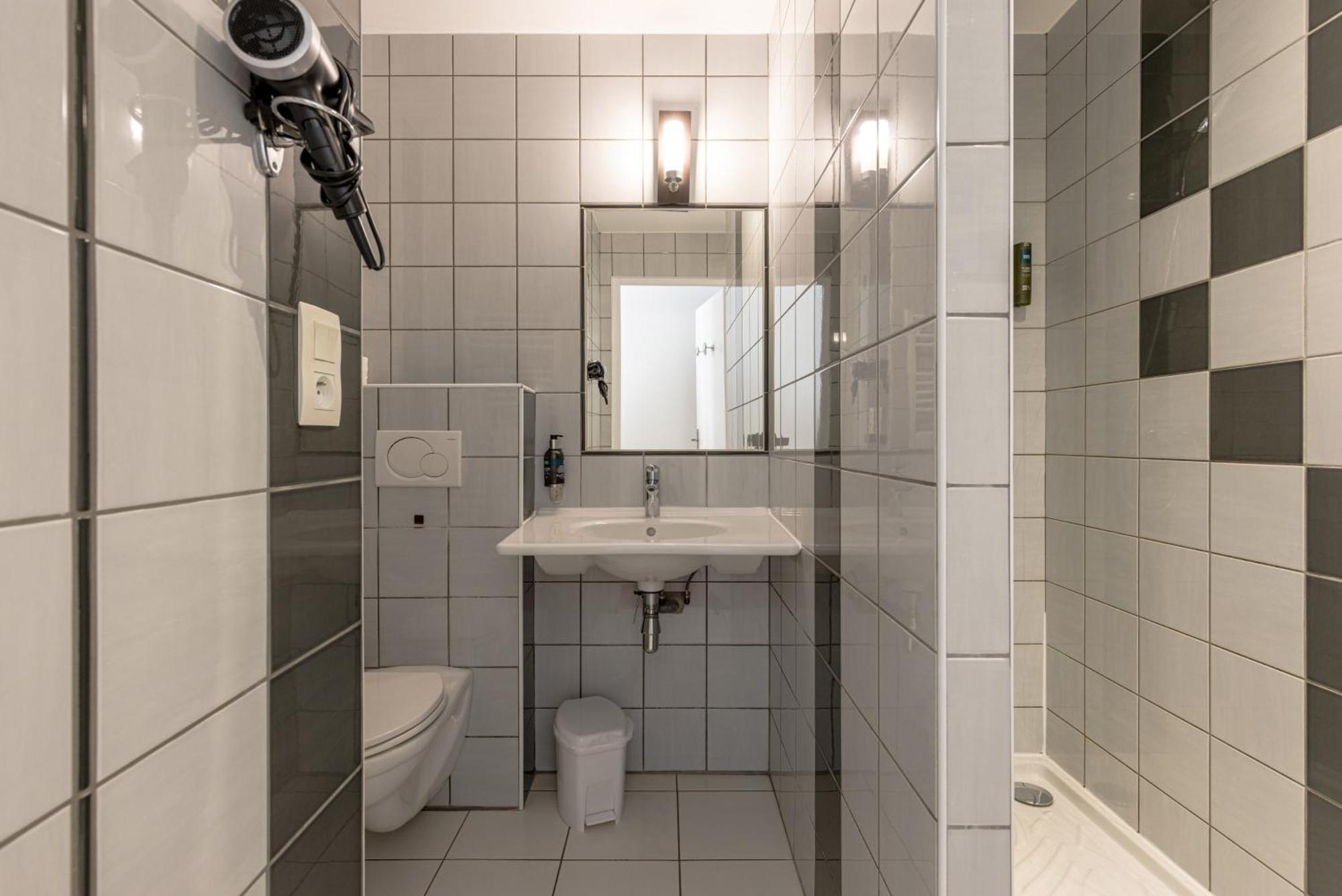 Logis Hotel Le Richelieu - Royan Atlantique Saujon Bagian luar foto