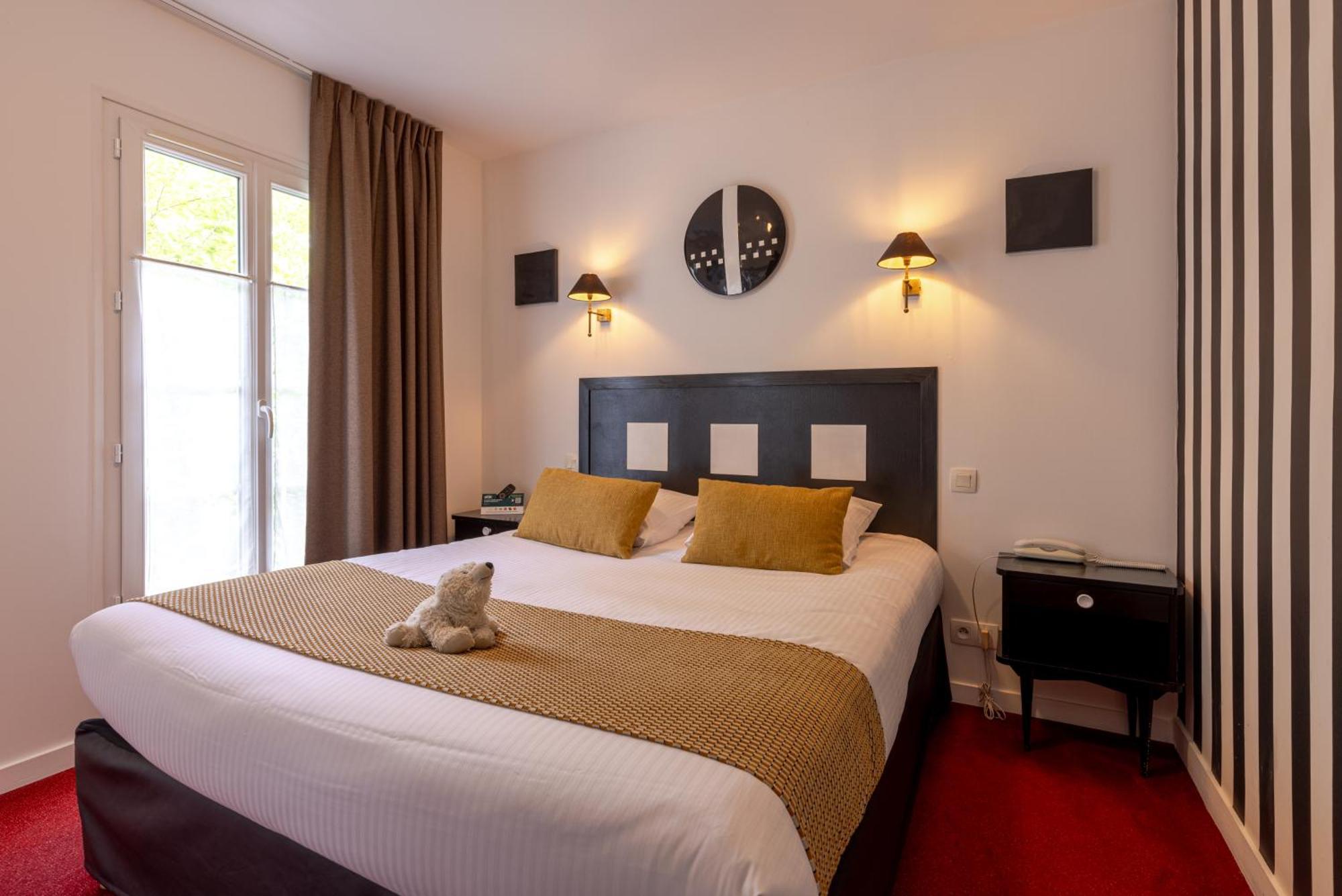 Logis Hotel Le Richelieu - Royan Atlantique Saujon Bagian luar foto
