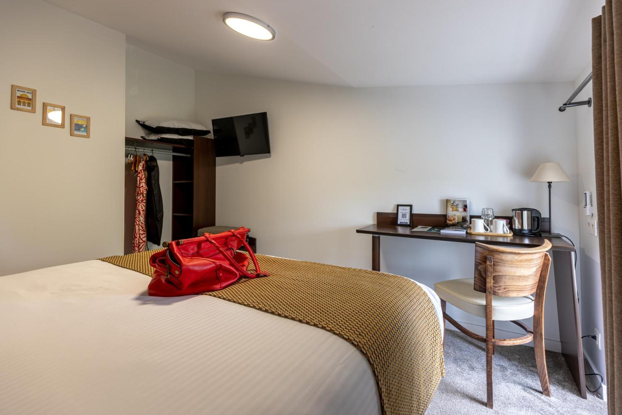 Logis Hotel Le Richelieu - Royan Atlantique Saujon Bagian luar foto
