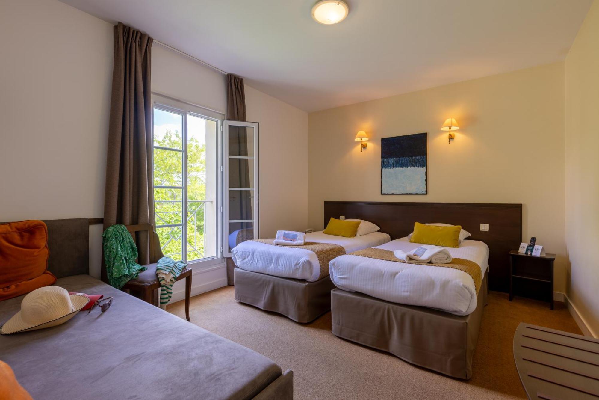 Logis Hotel Le Richelieu - Royan Atlantique Saujon Bagian luar foto