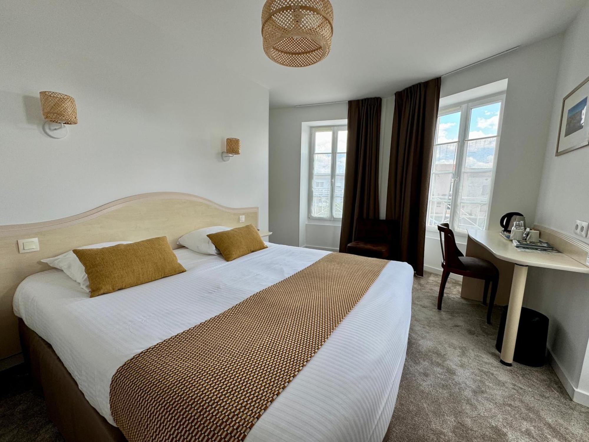 Logis Hotel Le Richelieu - Royan Atlantique Saujon Bagian luar foto