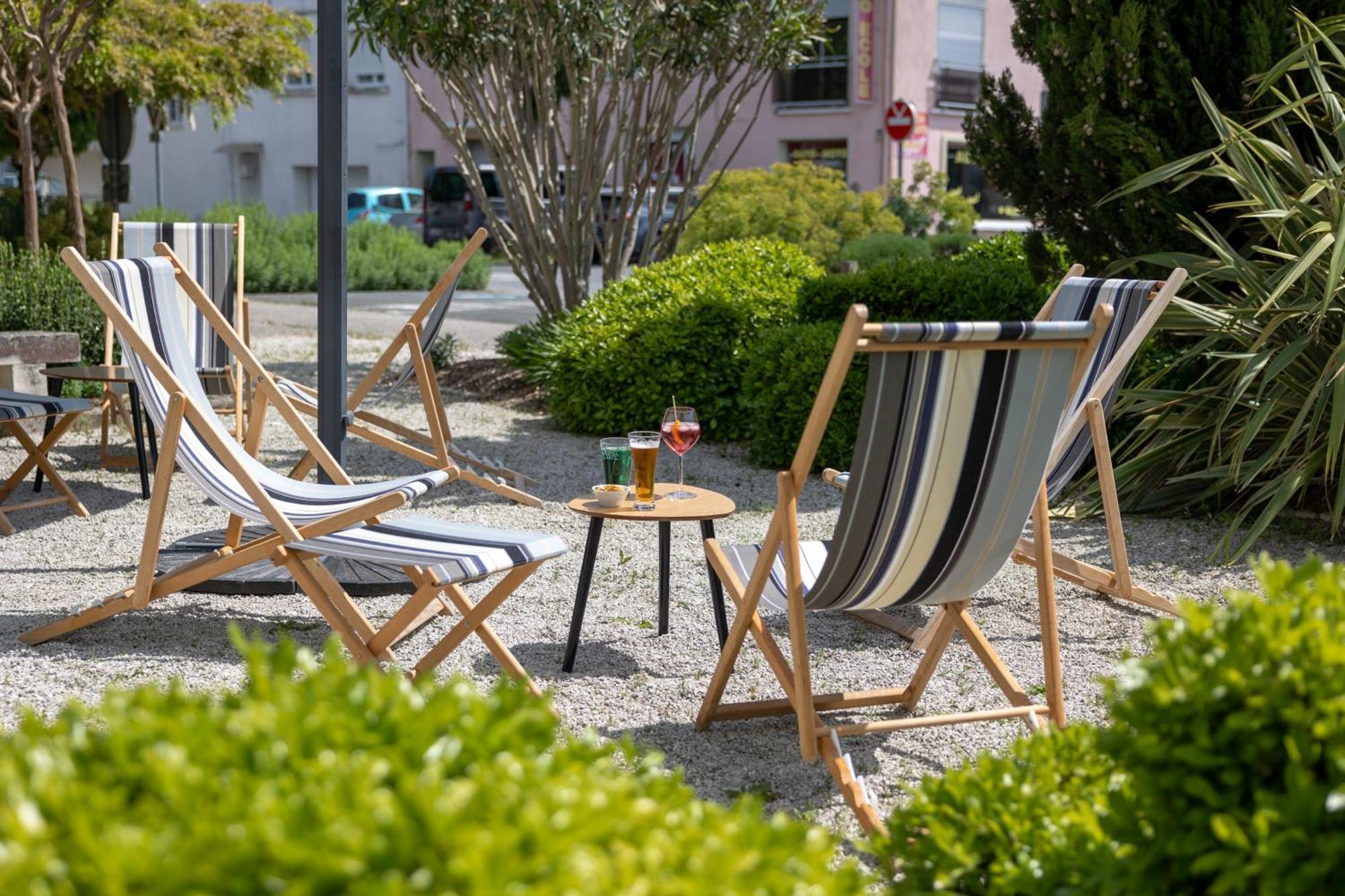Logis Hotel Le Richelieu - Royan Atlantique Saujon Bagian luar foto